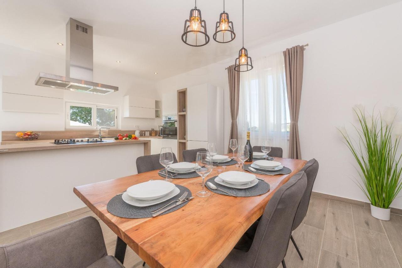 Villa Tara Zadarvillas Tinj ภายนอก รูปภาพ